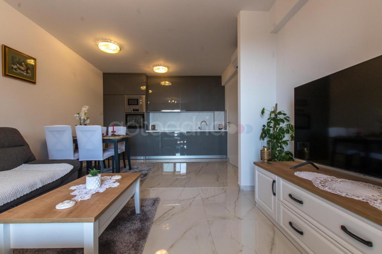 Sea View Apartment Ljiljana มาคาร์สกา ภายนอก รูปภาพ